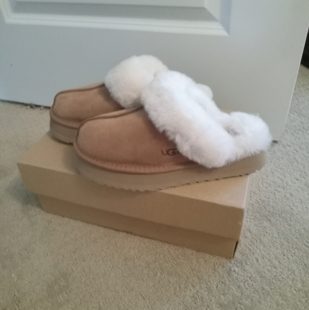 Ladoe's  UGG Disquette Chestnut slide - Size 7